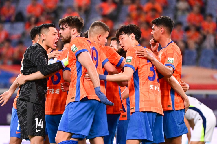 德甲直播-海报新闻谈泰山取胜：“韩式”泰山已现雏形，球队在变革中成长